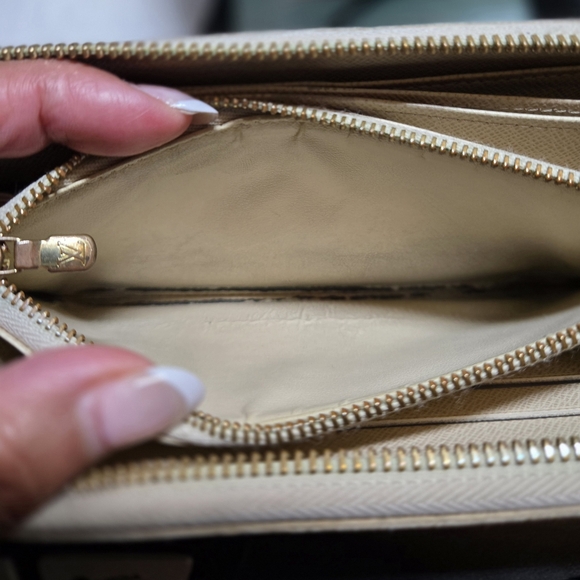 Louis Vuitton Damier Azur Pattern Canvas Zippy Wallet - Neutral - Picture 15 of 15